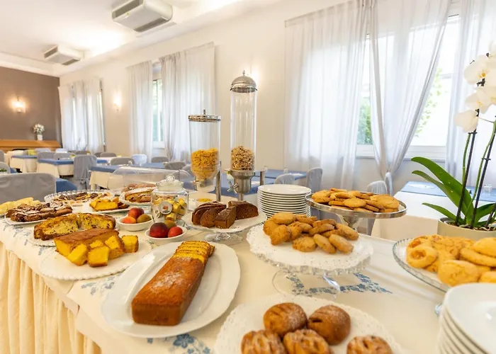 罗索布鲁酒店 3* 切塞纳蒂科