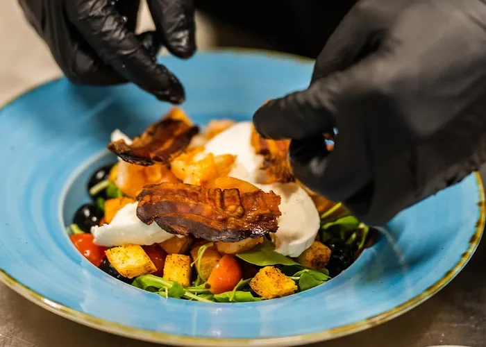 罗索布鲁酒店 切塞纳蒂科