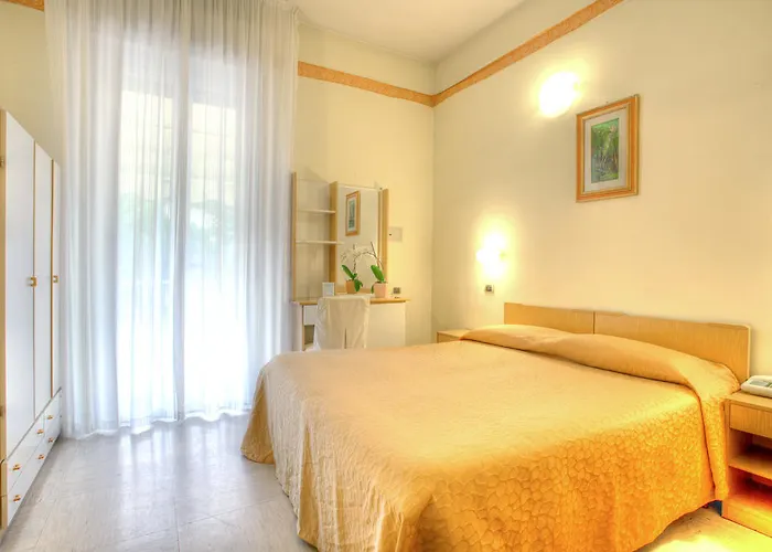 罗索布鲁酒店 切塞纳蒂科